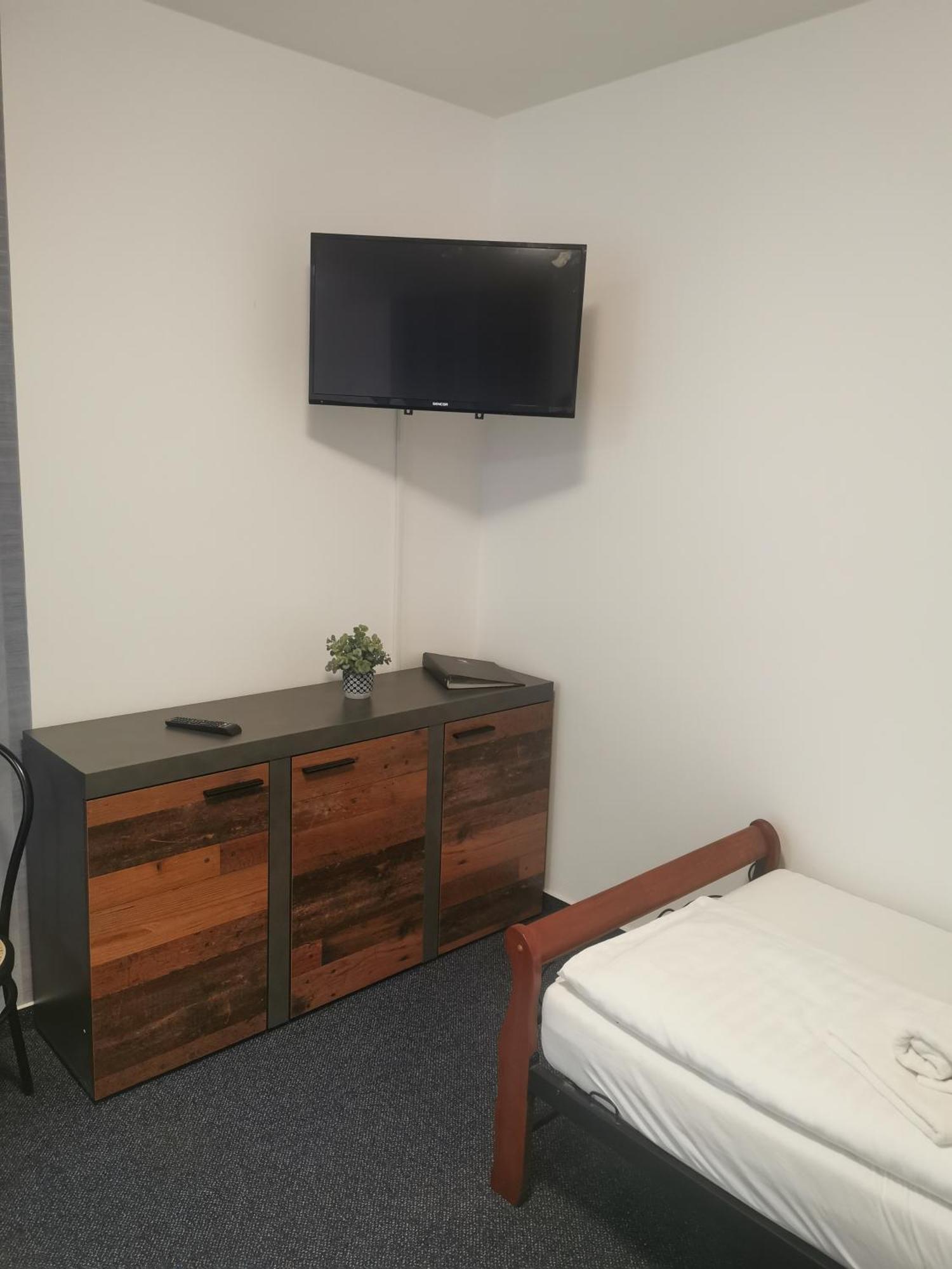 Hotel Diana Nove Mesto nad Vahom Ngoại thất bức ảnh