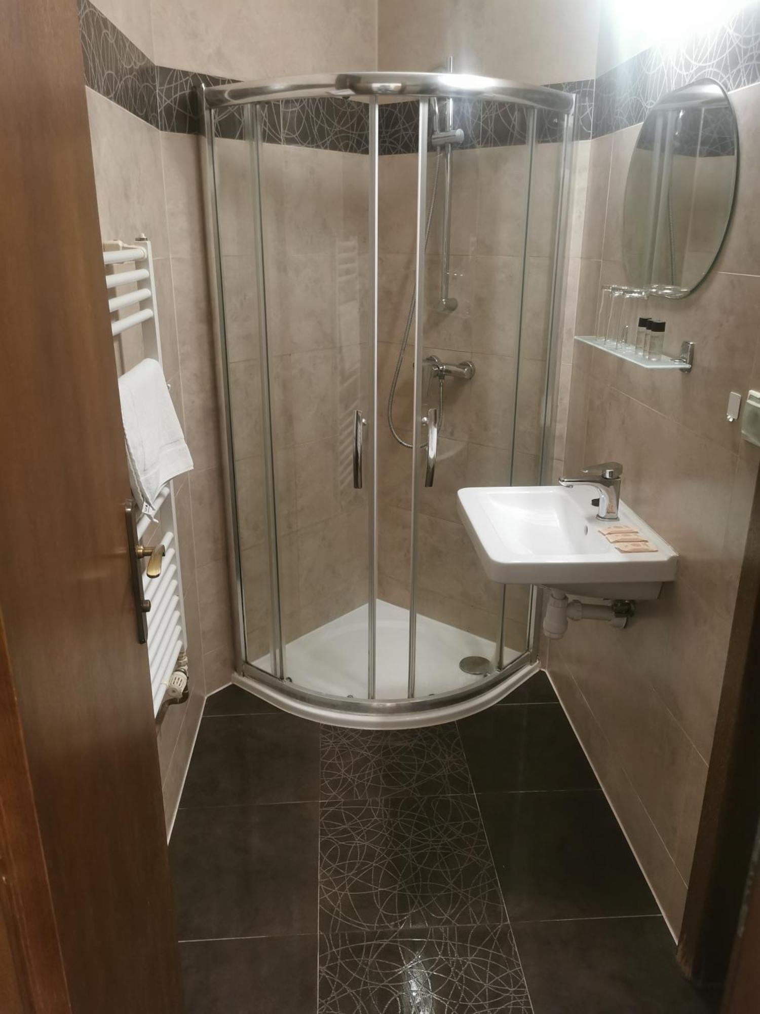 Hotel Diana Nove Mesto nad Vahom Ngoại thất bức ảnh